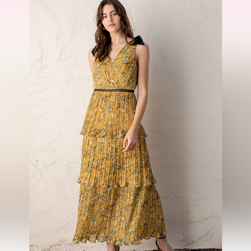Beautiful yellow floral dress! NWT never worn!!